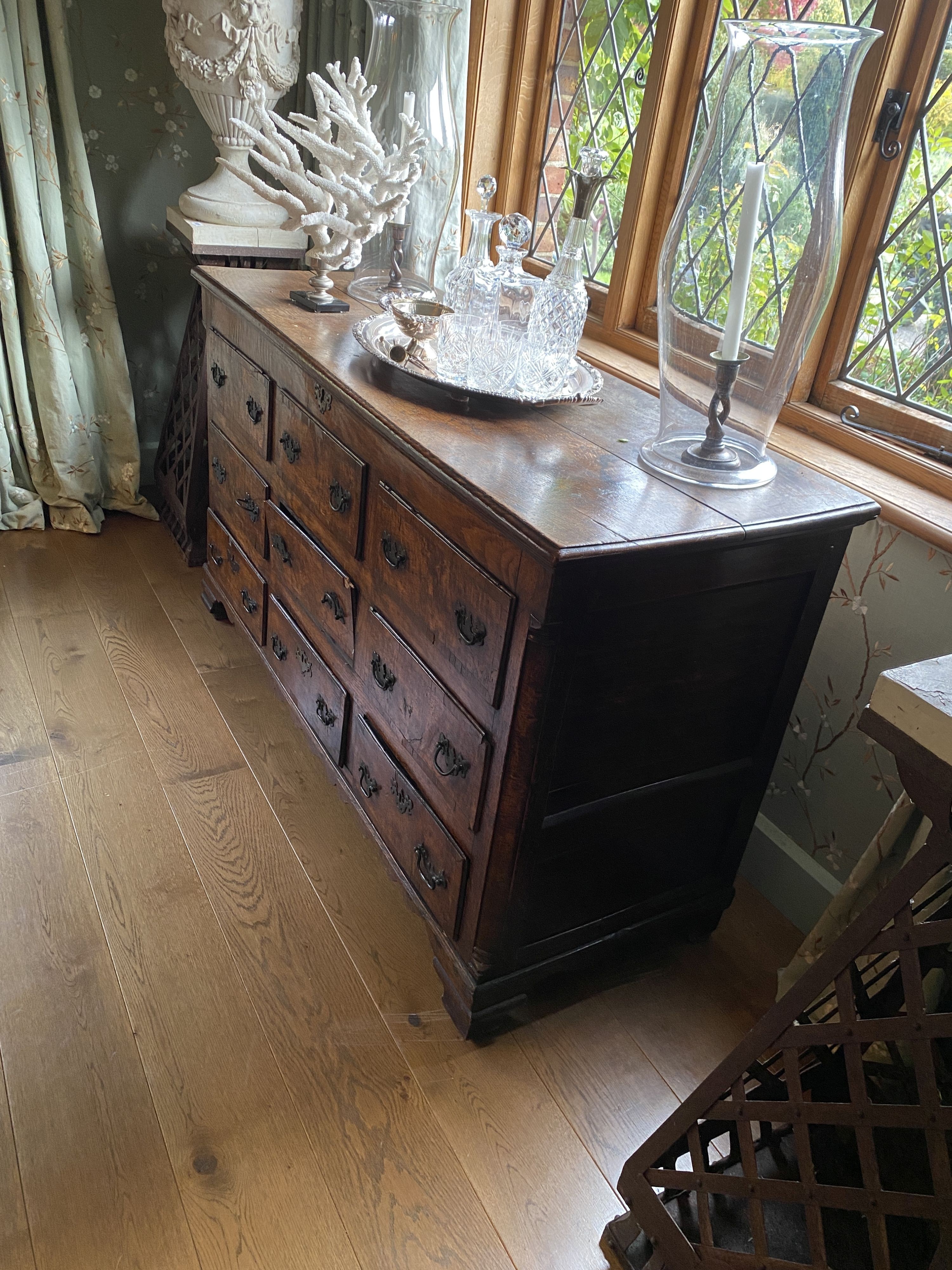 A mid 18th century crossbanded oak mule chest, with rising top and six dummy drawers over three base drawers, on ogee feet, width 155cm depth 57cm height 88cm